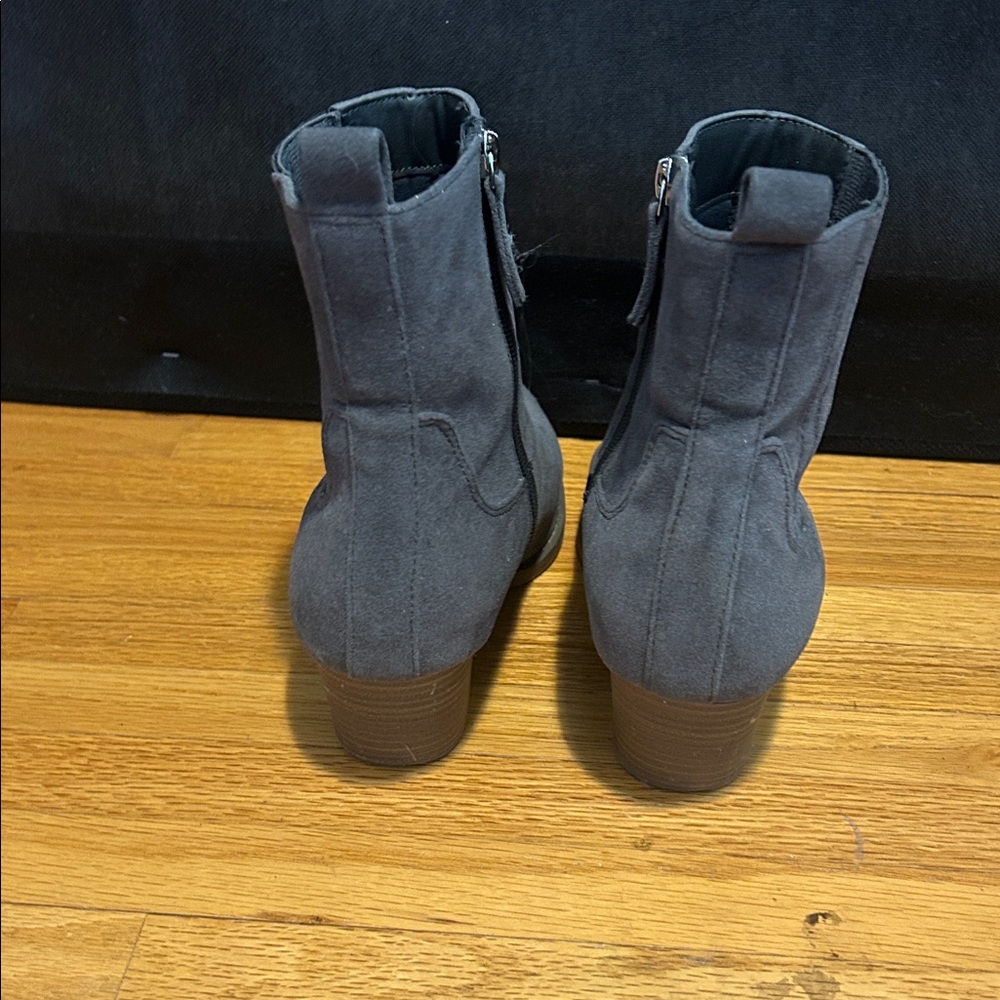 Universal Threads Grey Boots Size 7.5 - Picture 4 of 4